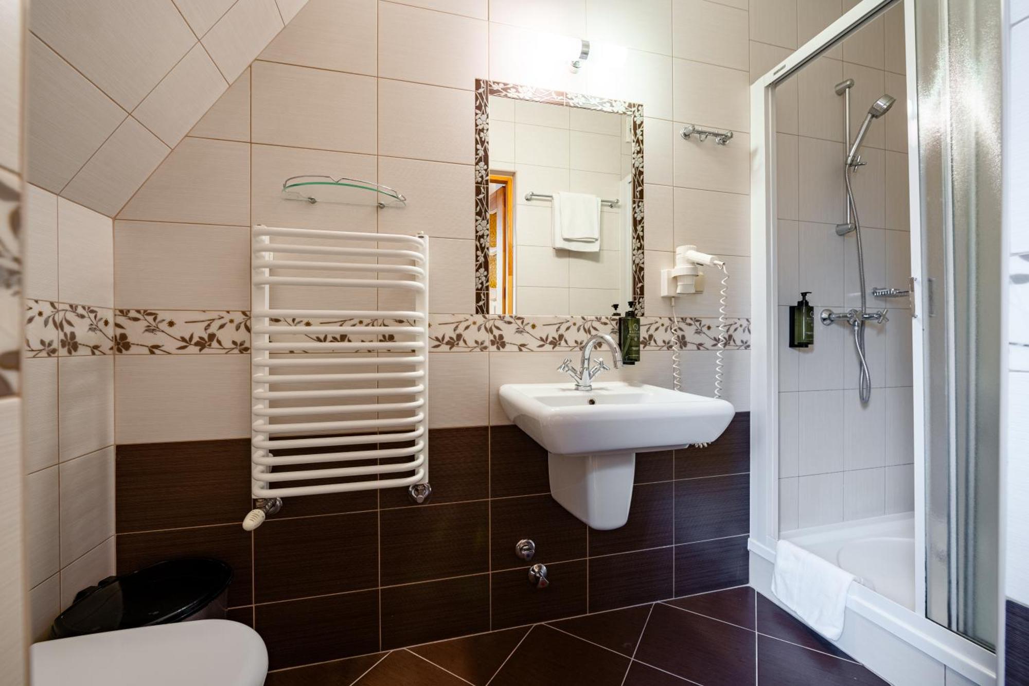 Small Single Room,1533831208:JPEG